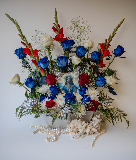 Artistico arreglo Floral con Imagen Personalizada  de Orisha en Metal